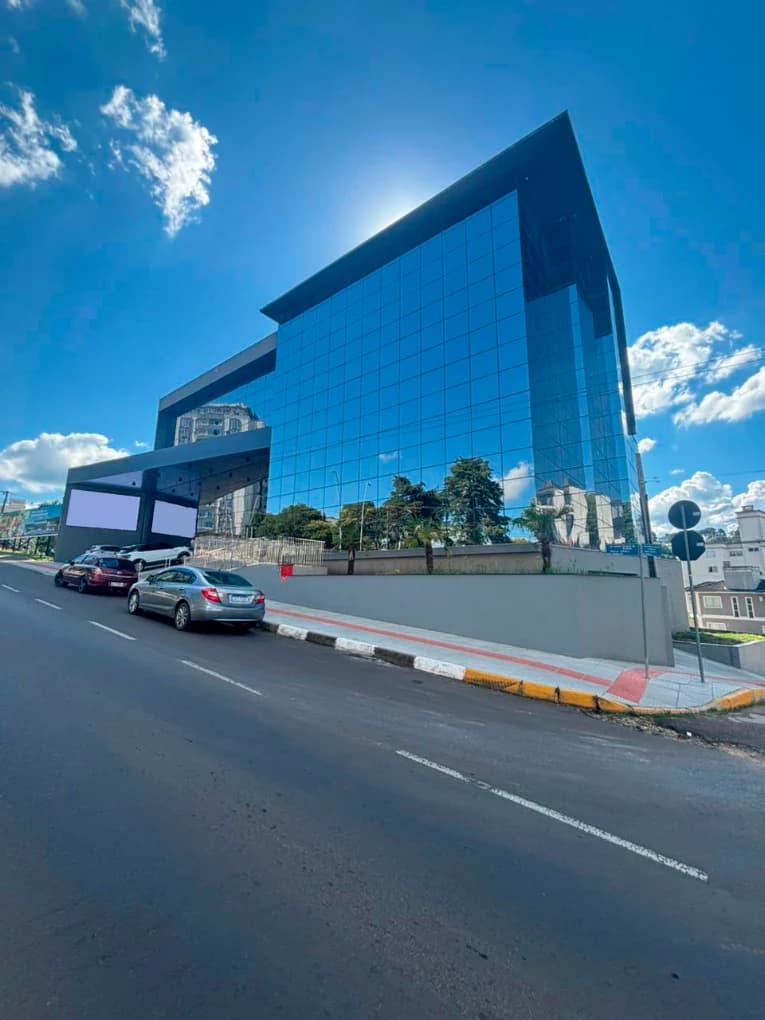 Fachada do prédio onde está a LINEARE Odontologia, em Lages.